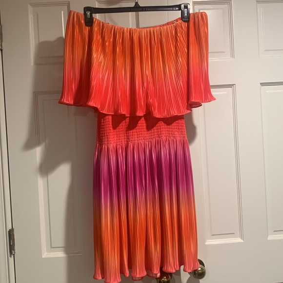 Gorgeous Ombre On or Off the Shoulder Boston Proper Dress - Picture 2 of 8